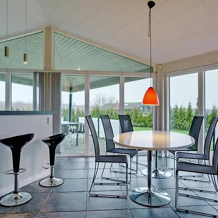 Luxury Near - Three-bedroom