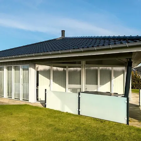 Prázdninový dům Luxury Near - Three-bedroom