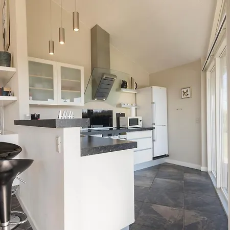 Luxury Near - Three-bedroom
