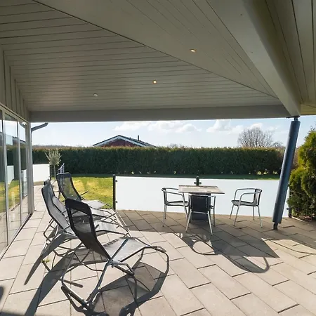 Luxury Near - Three-bedroom *