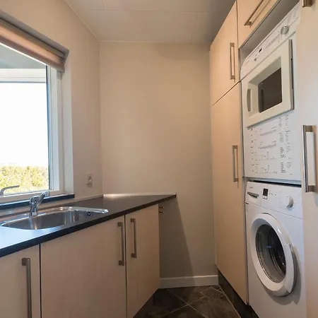 Luxury Near - Three-bedroom